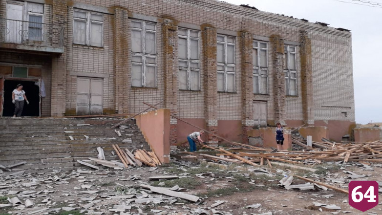 В Питерском районе после урагана объявили чрезвычайную ситуацию