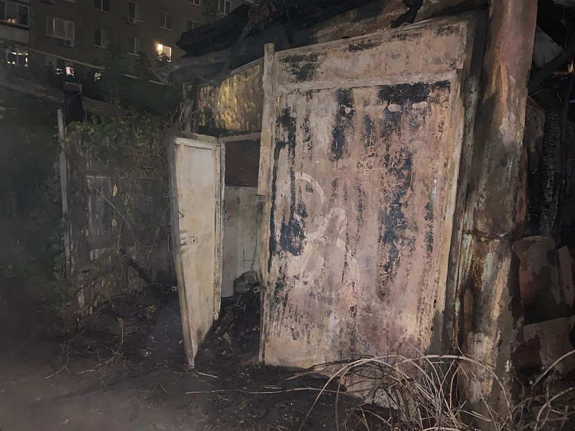 В Саратове после тушения гаража нашли труп неизвестного
