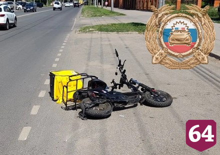 В аварии с легковушкой на Театральной площади разбился самокатчик