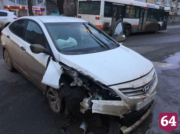 На Орджоникидзе в ДТП со столбом пострадали 4 человека