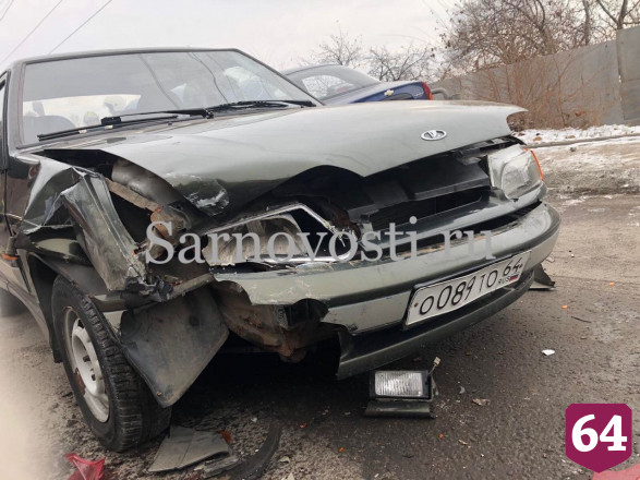 В массовой аварии с такси на Безымянной улице ранены 2 человека