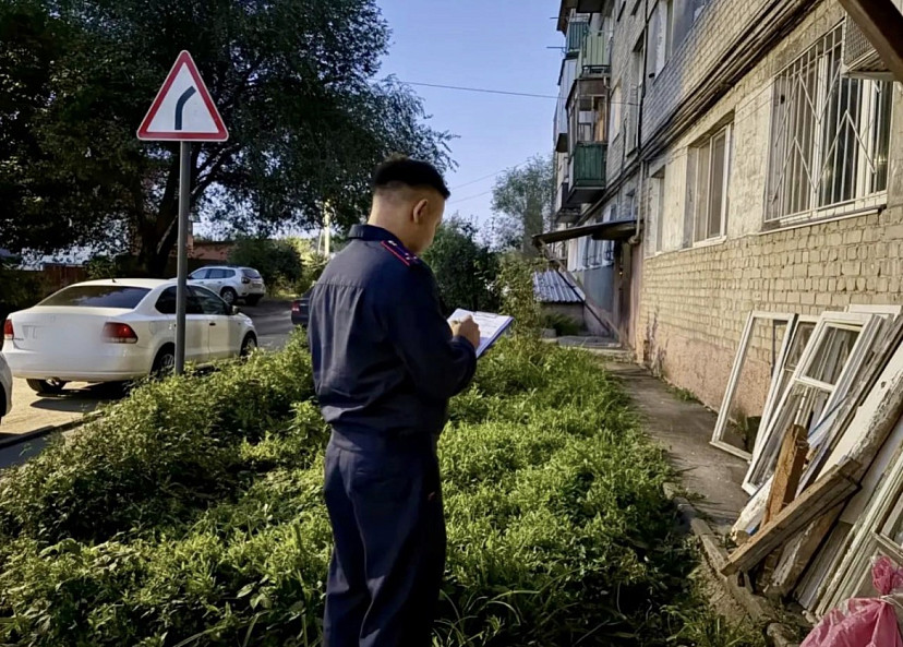 В Саратове двухлетний ребенок упал с 3 этажа и выжил