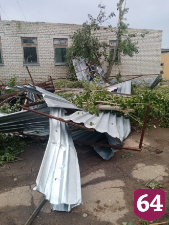 В Питерском районе после урагана объявили чрезвычайную ситуацию