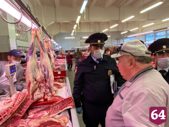 Саратовские полицейские попросили надеть маску митрополита Лонгина