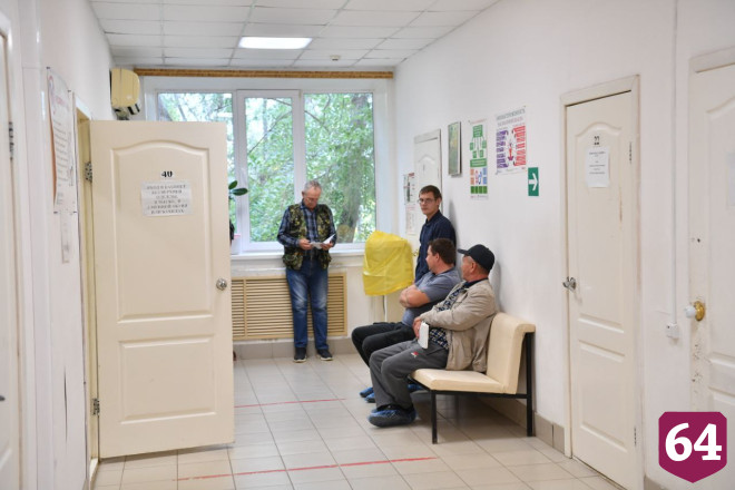 Саратовский губернатор поручил разработать план привлечения молодых врачей