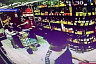 Девушка потратила все деньги с чужой карты в магазинах и попала на видео