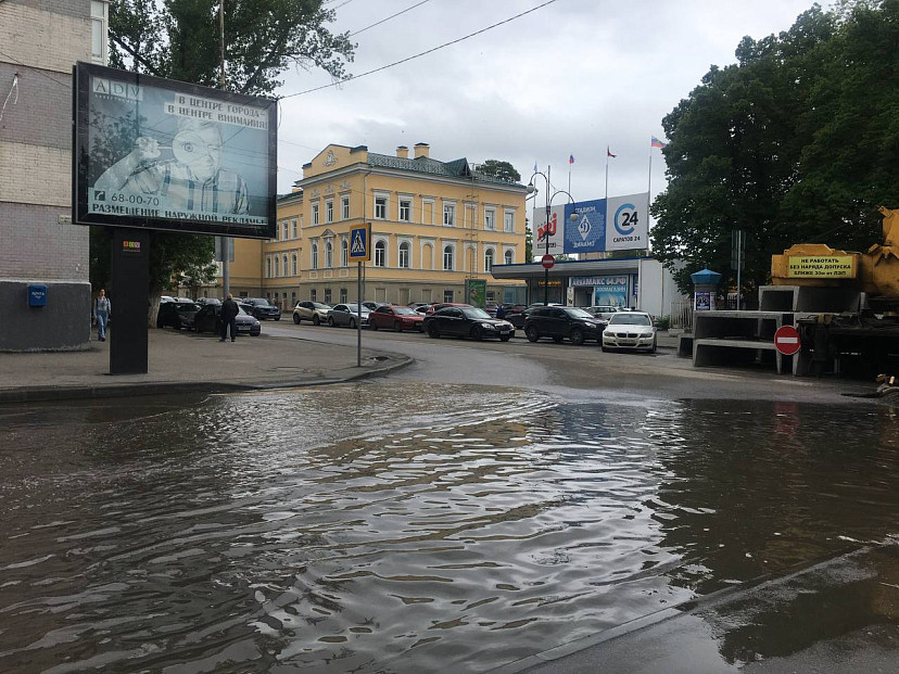 Центр Саратова подтопило после дождя