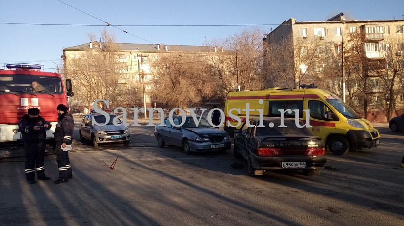 В Саратове после столкновения на Азина госпитализирована горожанка