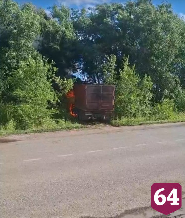 Под Саратовом водитель увел горящий КамАЗ с дороги