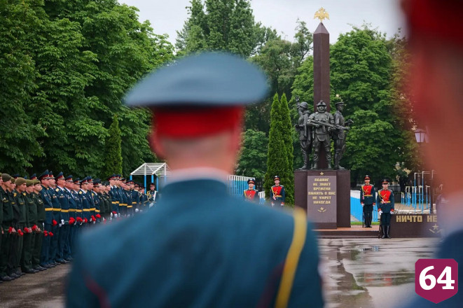 В Саратове открыли памятник погибшим выпускникам военного института