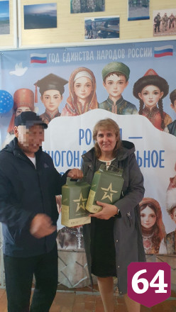 Саратовский боец передал артефакты в музей родной школы