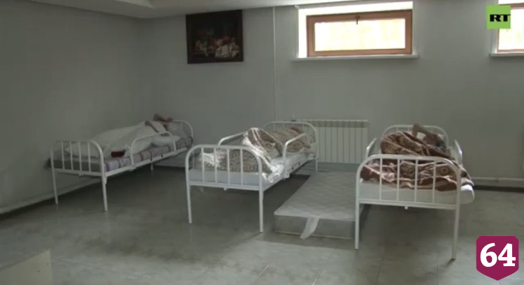 В Саратове постояльцам подпольного дома престарелых сделали тесты на коронавирус
