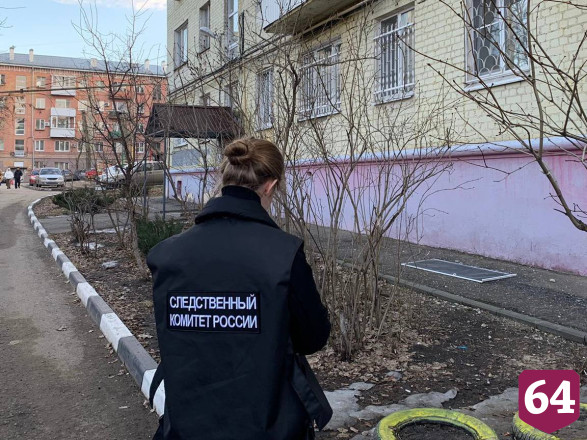 В Саратове 3-летняя девочка упала с 4-го этажа