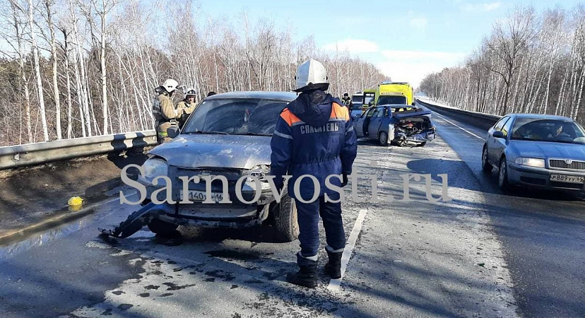 Пожилой водитель с пассажиром покалечились в ДТП под Саратовом 