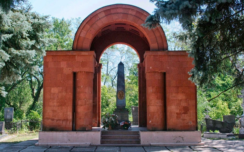 Саратовцы узнают историю Воскресенского кладбища на бесплатной экскурсии
