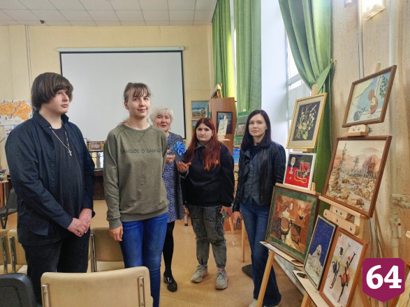 Саратовский мастер вышивает ангелов старинным швом «в раскол»