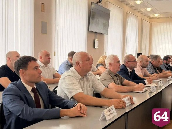 В Энгельсе собирают жалобы жителей и устраняют последствия непогоды 