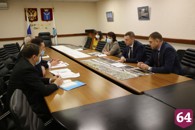 В Саратове у новой набережной демонтируют рельсы