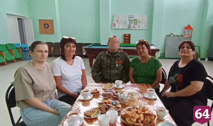 Саратовского бойца растрогали браслет-оберег и мед из одуванчиков от земляков