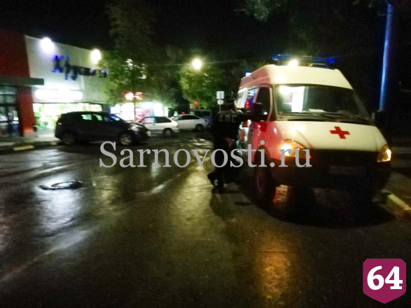 В Саратове пешеход разбил телом лобовое стекло легковушки