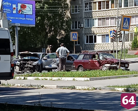 В аварии на Большой Садовой покалечилась пассажирка кроссовера