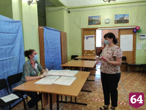 В Саратове голосовать по поправкам в Конституцию идут семьями 
