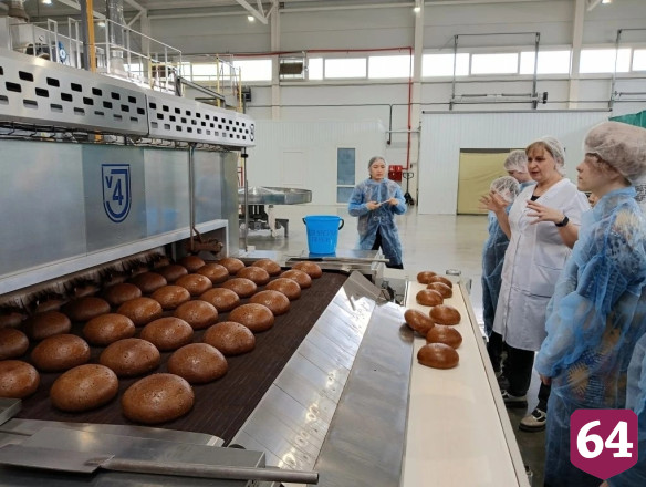 Саратовские школьники увидели полный цикл производства хлеба