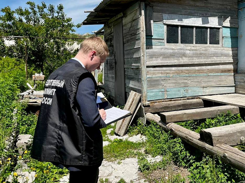 Родственники на улице нашли труп мужчины