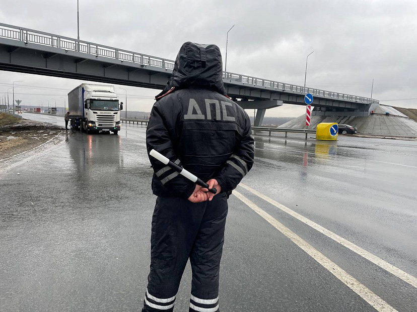Автоинспекторы попросили саратовцев об осторожности на дорогах