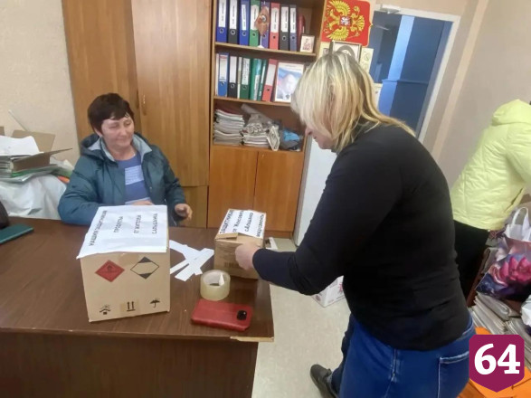 Саратовские женщины отправили бойцам продукты и медикаменты