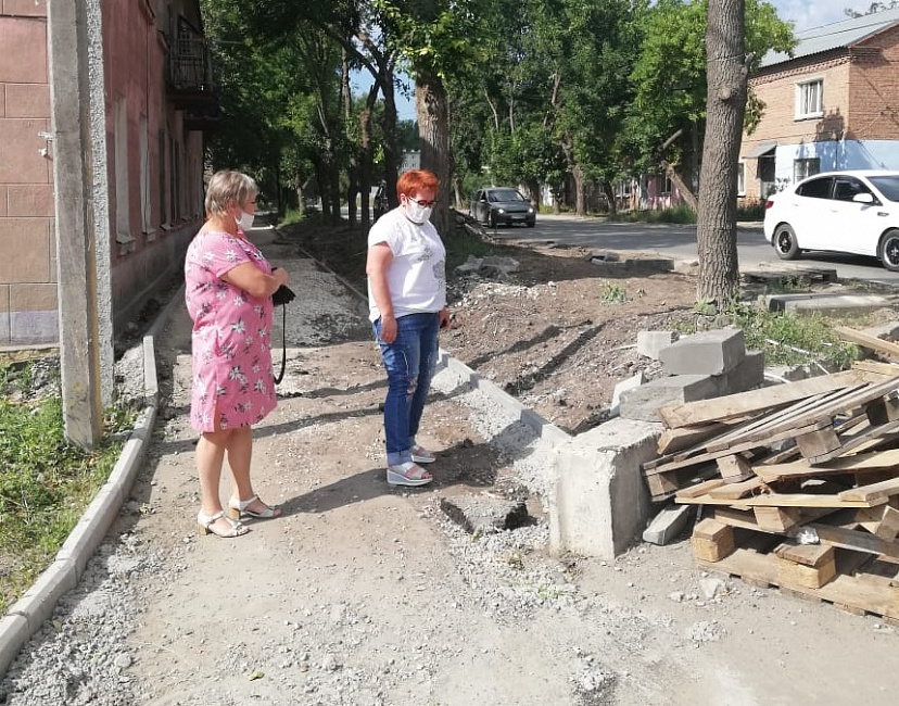 Подрядчики игнорируют поручения главы Саратова при ремонте тротуаров