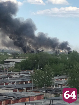 Пожарные тушили камыши на окраине Энгельса