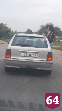 Саратовцев ужаснули кадры опасного катания подростков в иномарке