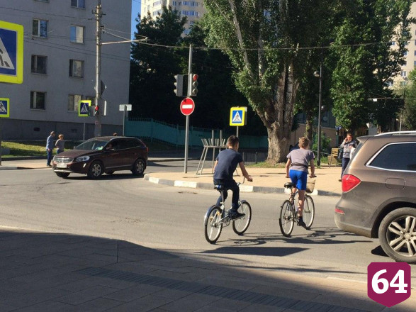 В сквер на Рахова массово выехали велосипедисты