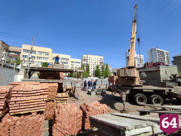 В Саратове выложили из кирпича часть Триумфальных ворот