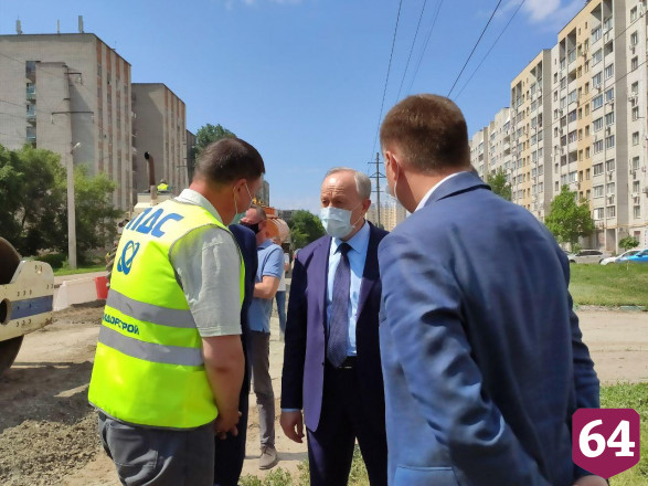 Радаев раскритиковал ремонт дорог в Энгельсе  