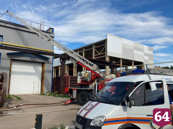 В Саратове горело предприятие по резке металла