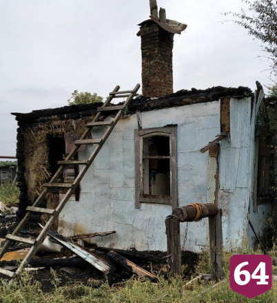 Хозяин успел спастись из полыхающего дома под Саратовом