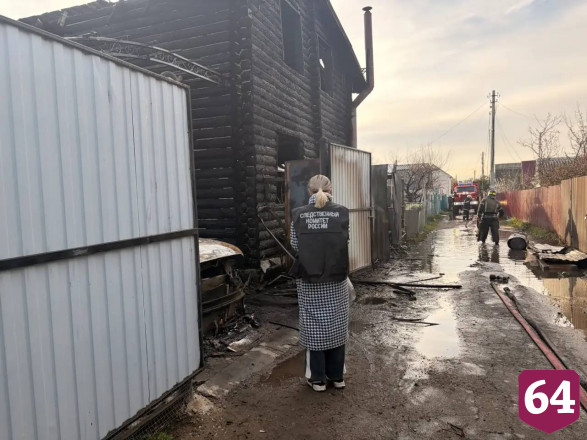 В соцсетях скорбят по погибшей на пожаре под Саратовом 10-летней девочке