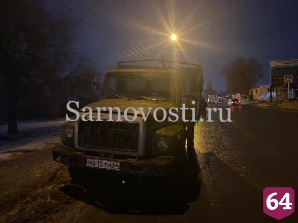 Двое мужчин покалечились в ДТП с грузовиком под Саратовом