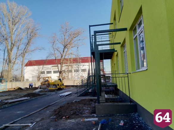 Саратовский губернатор раскритиковал строителей крупнейшего детского сада  