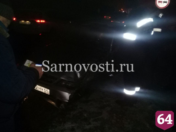В аварии под Саратовом разбились пьяный водитель и женщина