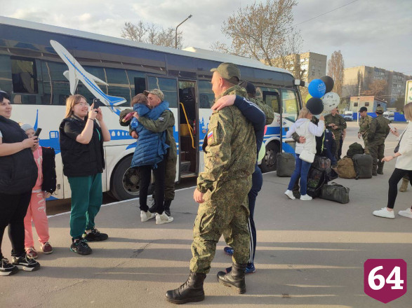 В Саратове встретили прибывших в отпуск бойцов СВО 