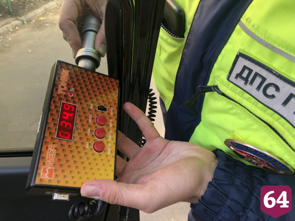 В Саратове любитель тонировки второй раз попал под арест