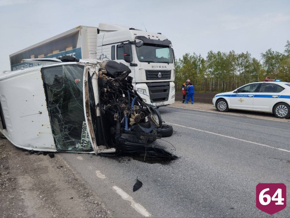 Пять человек пострадали в массовом ДТП с рейсовым автобусом под Саратовом