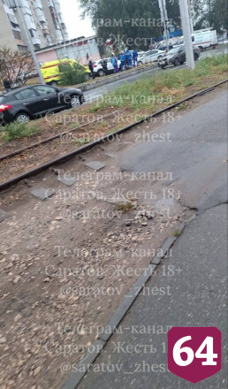 В Саратове кроссовер без водителя насмерть сбил пешехода