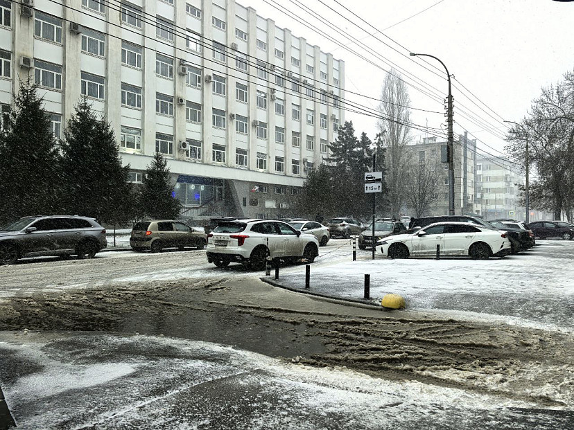 Саратовским автомобилистам рекомендовали отказаться от дальних поездок