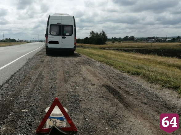 Под Саратовом рейсовый автобус столкнулся с иномаркой