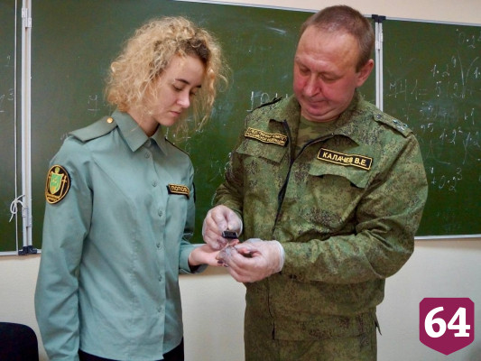 Саратовских студентов научили снимать отпечатки пальцев