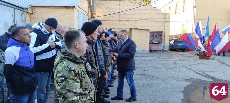 На проводах мобилизованным саратовцам передали рюкзаки и иконы
